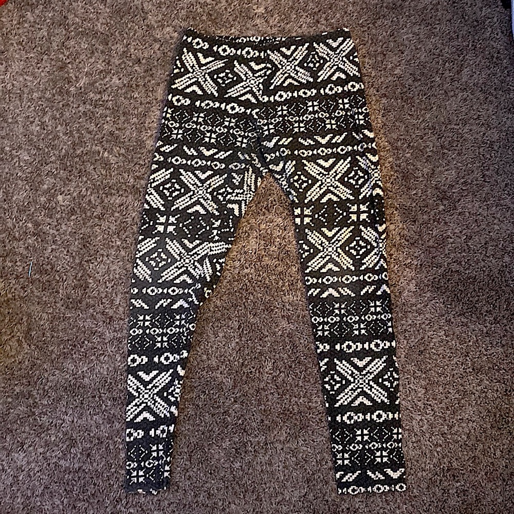 Black and white designed leggings. Stretchy and comfortable soft material.